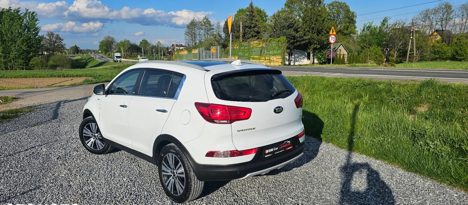 Kia Sportage cena 59900 przebieg: 157000, rok produkcji 2015 z Dębica małe 742